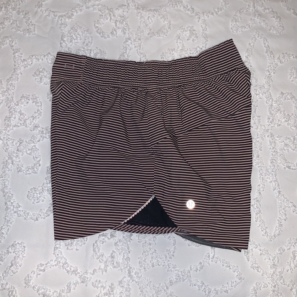 LULULEMON REVERSIBLE SHORTS - Picture 2 of 7